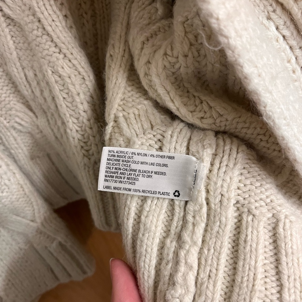 Universal Threads Women’s Cream Chunky Cable Knit Cardigan - Picture 7 of 9